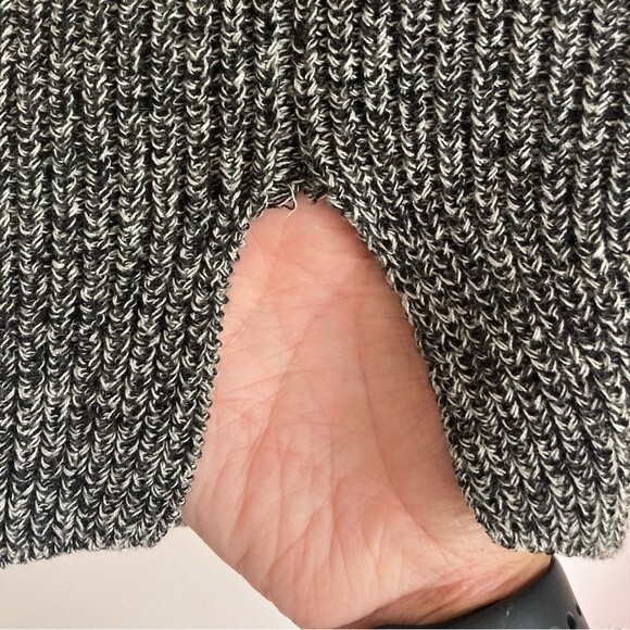 Rag & Bone Women’s Dana Cold Shoulder knit sweater size XS (fits like a small) - Picture 4 of 11